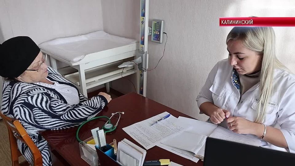 Как прошла работа красноярских медиков в поселке городского типа Калининский, смотрите в сюжете телеканала "Родной Свердловск"