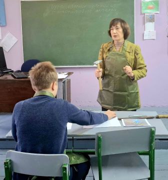 В общеобразовательных учреждениях округа в рамках Программы социально-экономического развития Луганской Народной Республики продолжается обзор полученного оборудования