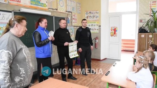 Школьникам Первомайска «Единороссы» раздали светоотражатели