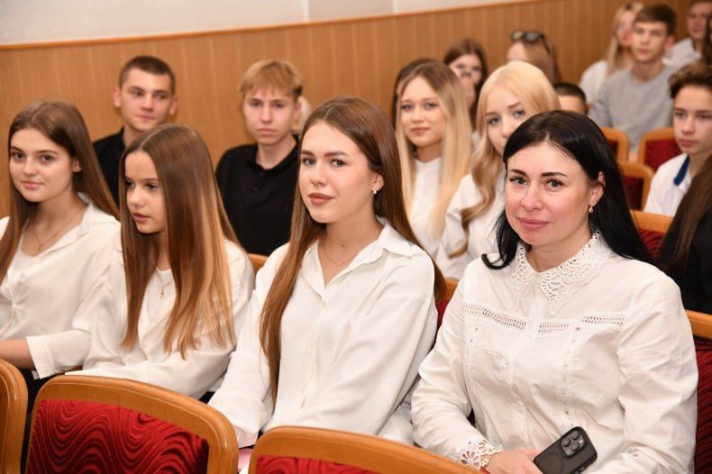 В Свердловске наградили активных волонтеров