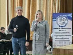 В Брянковском колледже ЛГПУ состоялась благотворительная ярмарка «Верь в добро», приуроченная к празднованию Дня волонтёра