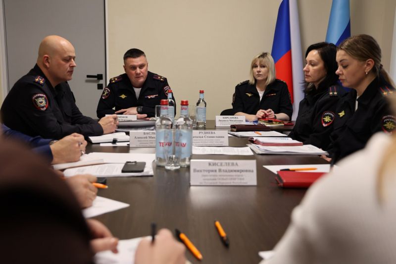 Замминистра внутренних дел по вопросам гражданства и регистрации иностранных граждан Дмитрий Семёнов встретился с представителями региональных вузов