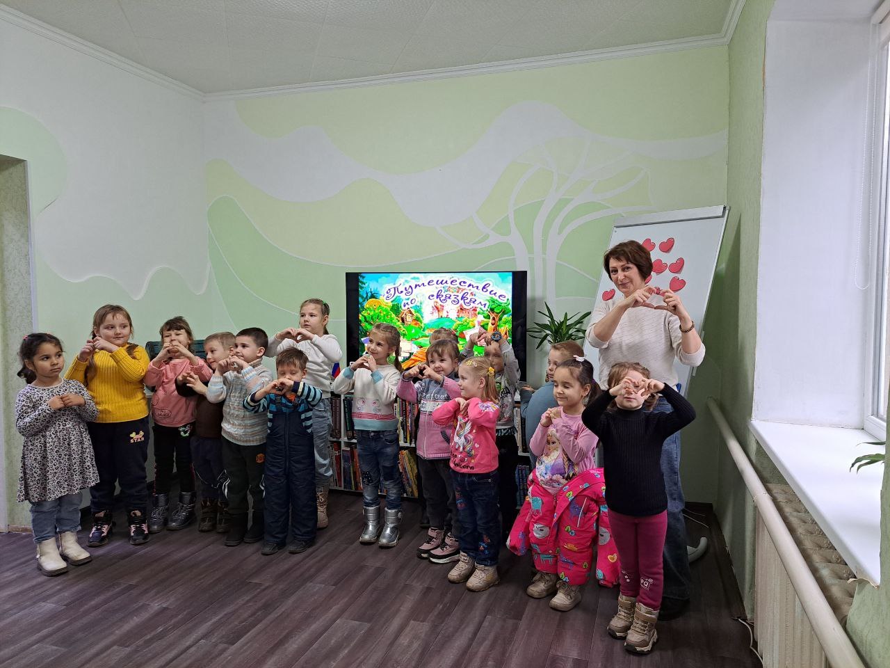 Дети из Лутугинского ясли-сада «Ласточка» познакомились с миром книг