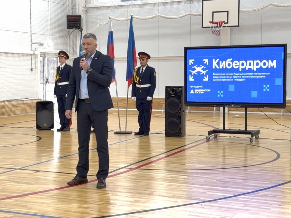 Навыки управления БПЛА продемонстрировала команда «Луганские виртуозы» в рамках федерального проекта