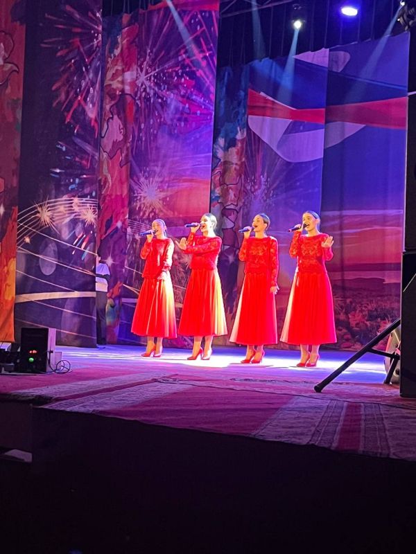 Алая роза дарит надежду жить