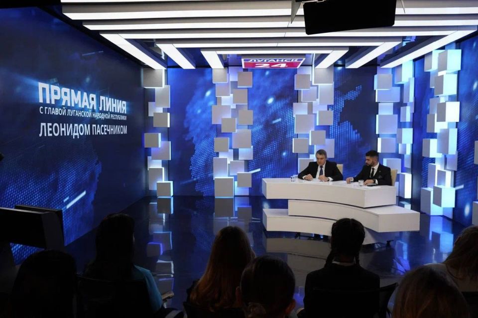 Виктория Сергеева: 1 декабря совместно с коллегами со всей Луганской Народной Республики приняла участие в важном мероприятии – прямой линии Главы Республики Леонида Ивановича Пасечника