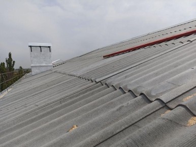 Единая управляющая компания продолжает работы по текущему ремонту кровель многоквартирных домов