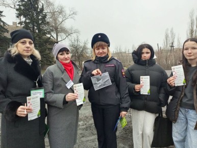 В первую неделю декабря «Родительский патруль» Червонополянского УВК и Антрацитовской ОШ № 4 совместно с сотрудниками ОГИБДД ОМВД России "Антрацитовский" провели профилактические мероприятия