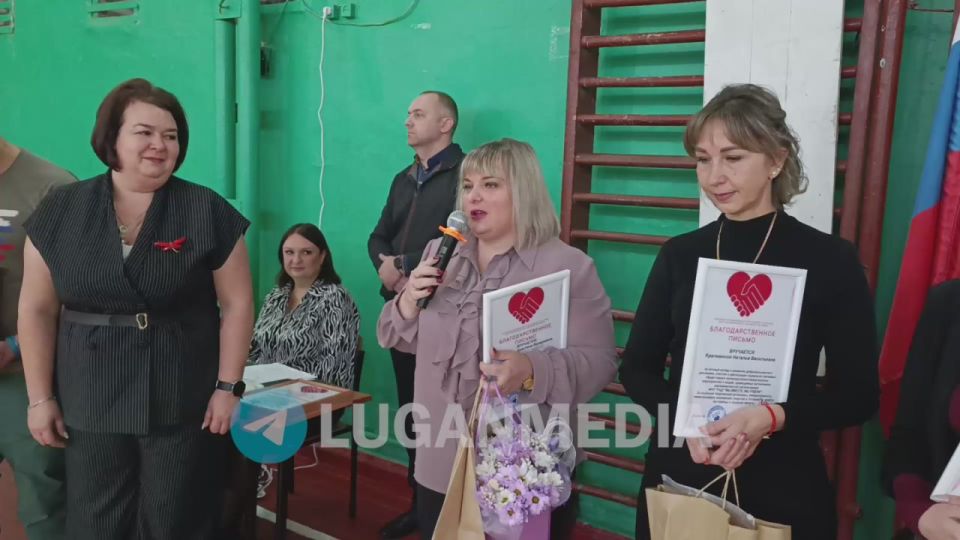 В Красном Луче в Межшкольном центре военно-патриотического воспитания и профессиональной ориентации учащихся состоялся спортивный праздник ко Дню волонтера