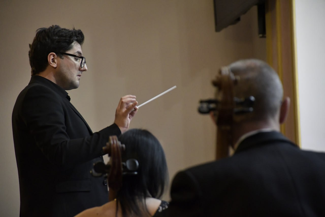 Воронежский дирижер выступил в Луганске с симфоническим оркестром