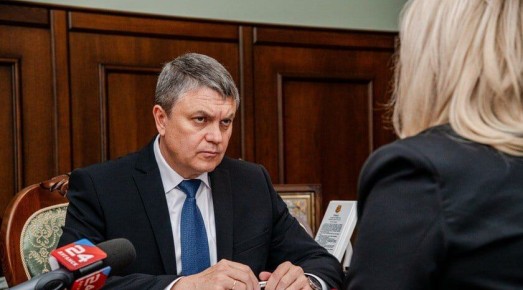 Глава ЛНР Леонид Пасечник заслушал отчеты о решении проблем в Алчевске и Красном Луче, озвученных местными жителями на прямой линии