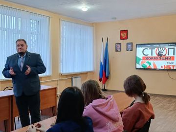 Сегодня в Брянковском учебно-воспитательном комплексе №5 состоялся важный урок, проведенный советником директора по воспитанию Андреем Гавришем