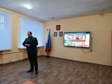 В Брянковском учебно-воспитательном комплексе №5 состоялся важный урок, проведенный советником директора по воспитанию Андреем Гавришем