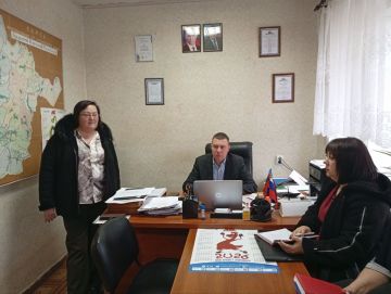 Альберт Зинченко: Первый заместитель Главы Станично-Луганского муниципального округа Владимир Макеев провел совещание с начальниками отделов жизнеобеспечения населенных пунктов