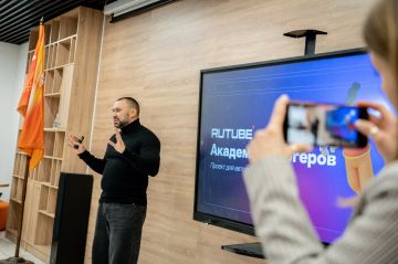 Представители команды RUTUBE презентовали молодежи ЛНР проект «Академия блогеров»