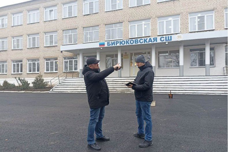 Замминистра строительства и ЖКХ Красноярского края посетил Бирюковскую СШ, на базе которой планируется создание УВК
