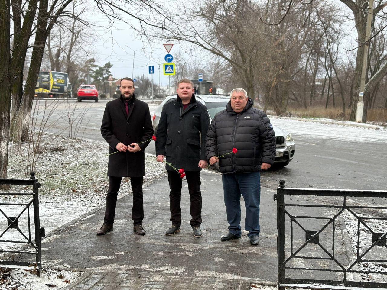 В Красном Луче почтили память Героев Отечества