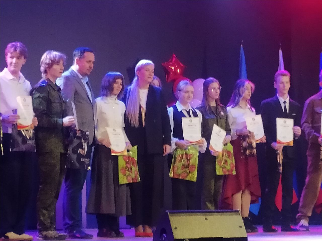 Обучающиеся Брянковской гимназии Ставицкий Сергей и Барабанщикова Вера приняли участие в конкурсе "Улицы моего города" и заняли призовые места