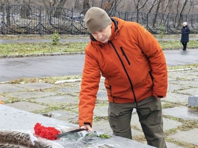 Евгений Шаталин: Возложил цветы у Вечного огня, в День Героев Отечества