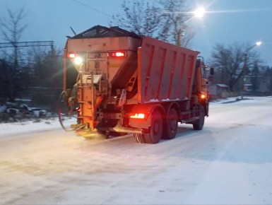 Андрей Рубанцов: Ровеньковские коммунальщики: сегодня посыпка дорог началась с самого утра!