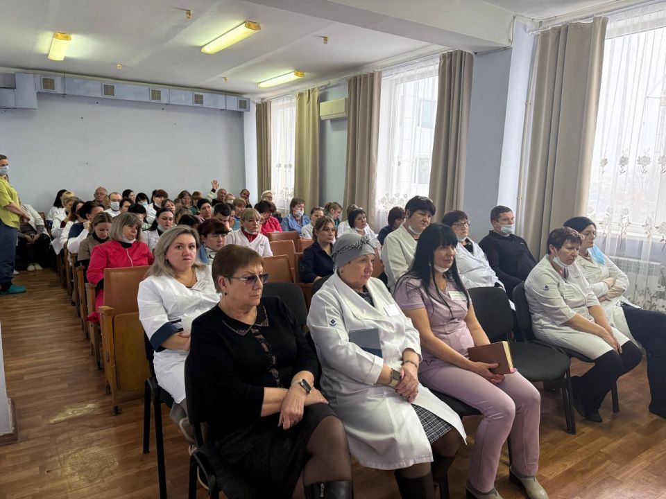 Повышаем бдительность и безопасность: в Луганске прошло важное инструктивно-методическое собрание для медиков