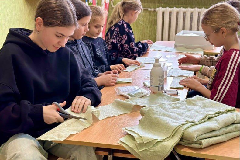 В ЧЦДЮТ для военных собирают «Сухой армейский душ»