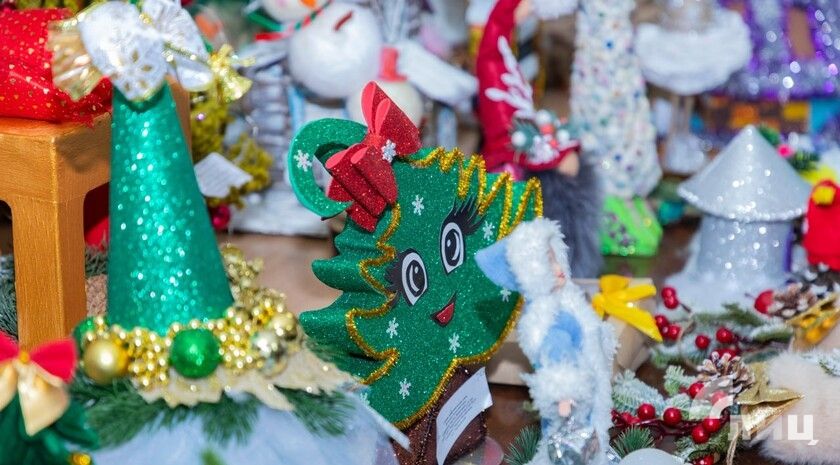 Дети ЛНР представили около тысячи работ на выставке-конкурсе «Зима — пора чудес» в Луганске