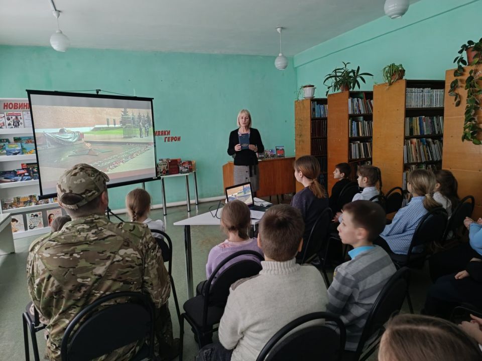 В Кировской детской библиотеке состоялся исторический час «Наши земляки герои», для учащихся Кировской многопрофильной гимназии