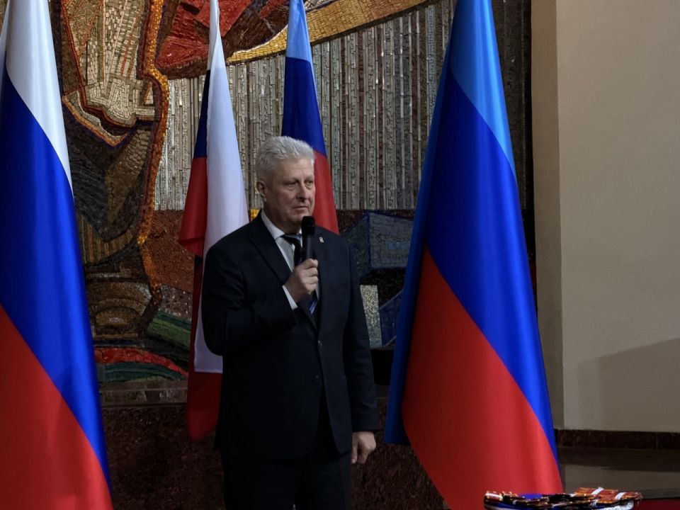 Сергей Козенко: Принял участие в торжественной церемонии принятия присяги учащимися Краснодонской средней школы № 8 им. Виталия Парсанова, которая прошла в Краснодонском музее «Молодая гвардия»