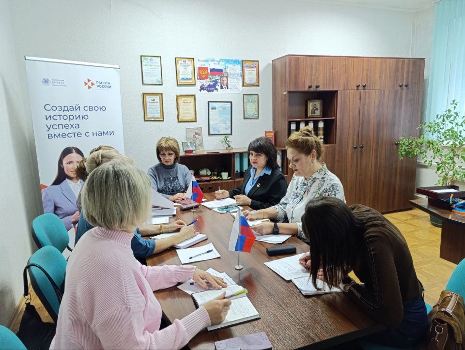 В территориальном отделении Государственного казенного учреждения «Республиканский центр занятости населения Луганской Народной Республики» в г. Брянки 9 декабря был проведен круглый стол на тему: «Взаимодействие организаций...