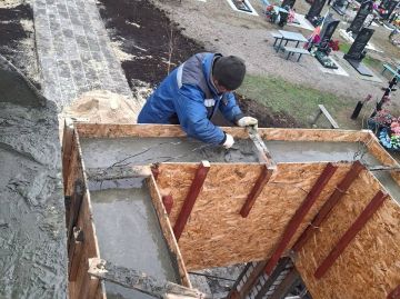 Сергей Колягин: Несмотря на ухудшившиеся погодные условия, продолжаем благоустраивать место захоронения защитников Отечества