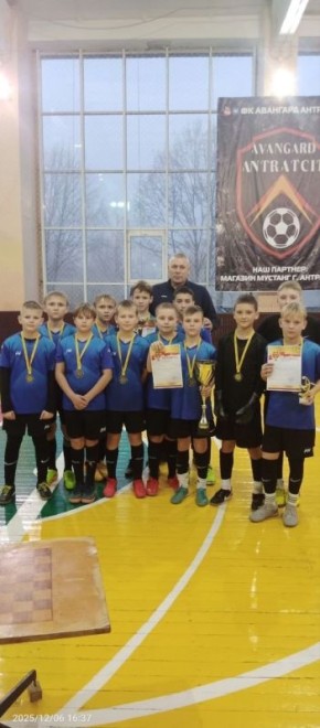 Лутугинская команда завоевала первое место в турнире по мини-футболу