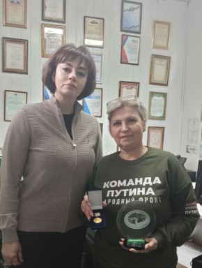 #Путьдобрадостижения. Председатель ЛРООСЗГ "Путь добра", член Общественной палаты ЛНР Ильина Лиля Васильевна удостоилась почетной награды