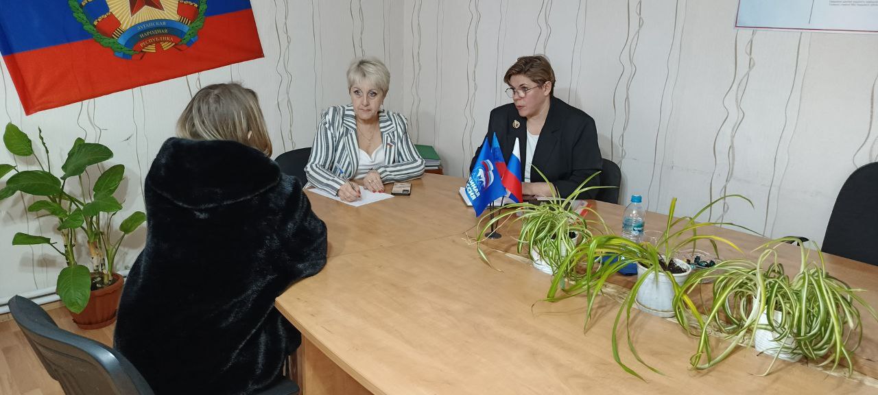 В рамках Декады приемов граждан к 24-летию партии состоялся прием граждан по вопросам материнства и детства
