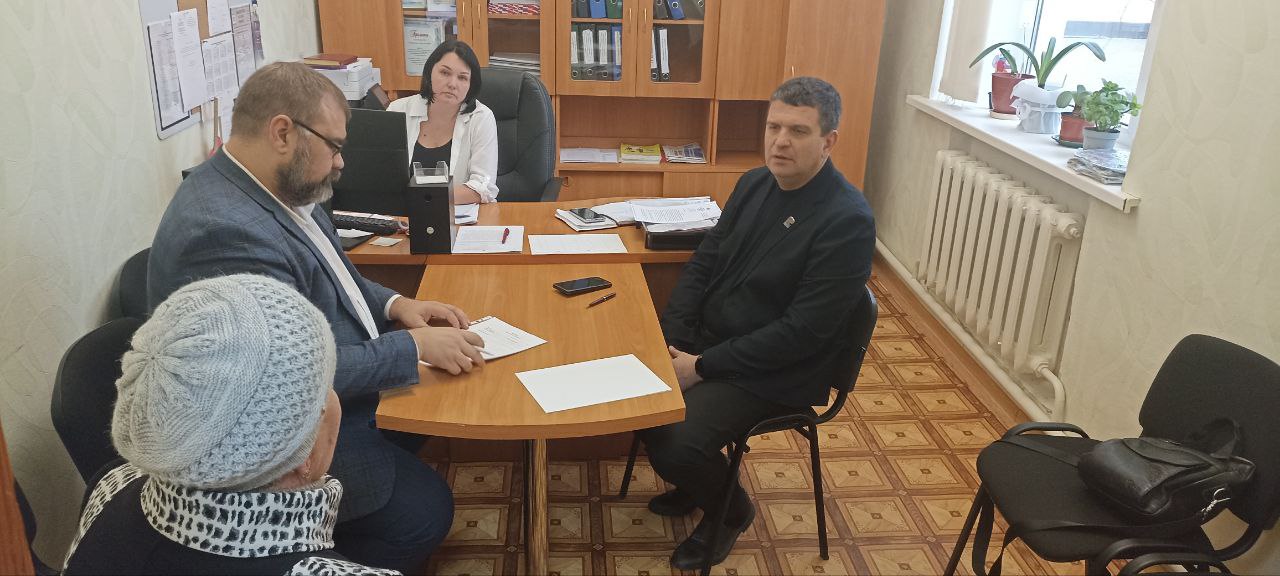Олег Коваль: В рамках декады приемов партии "Единая Россия" провел личные приемы граждан совместно с депутатами Совета Старобельского муниципального округа