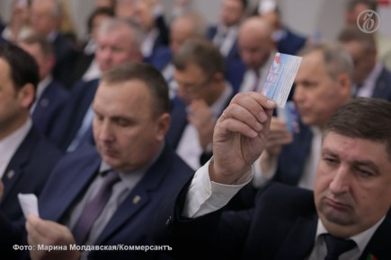 Свердловский экс-министр энергетики и ЖКХ Николай Смирнов, бывший вице-губернатор Олег Чемезов и президент УрФУ Виктор Кокшаров лишились членства в политическом совете свердловского регионального отделения «Единой России»...