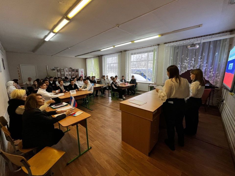 В Меловском районе прошла интеллектуальная викторина «Ты в ТЕМЕ» ко Дню Конституции