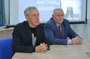 В Брянке в рамках программы «Гос.Старт.Диалог» прошла открытая встреча молодых активистов с руководителями, которые долгие годы стояли у руля городского самоуправления