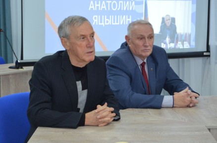 В Брянке в рамках программы «Гос.Старт.Диалог» прошла открытая встреча молодых активистов с руководителями, которые долгие годы стояли у руля городского самоуправления