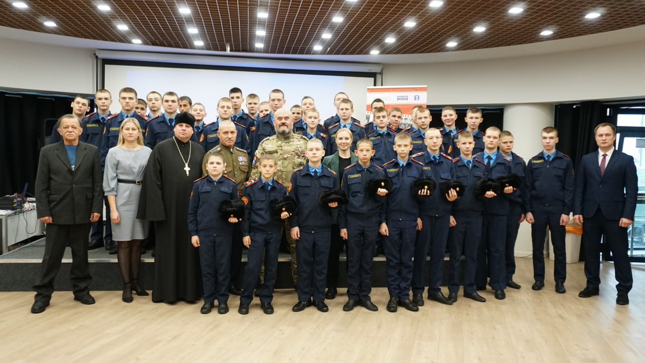 В День Героев Отечества Администрация Главы ЛНР провела мероприятие для молодежи