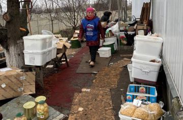 В рамках «Декады добрых дел», посвященной 24-летию «Единой России», активисты Славяносербщины передали помощь нуждающимся жителям