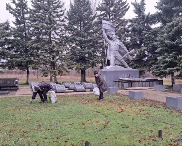 С целью обеспечения благоприятной среды для проживания населения в пгт Ясеновский ведутся работы по благоустройству территории