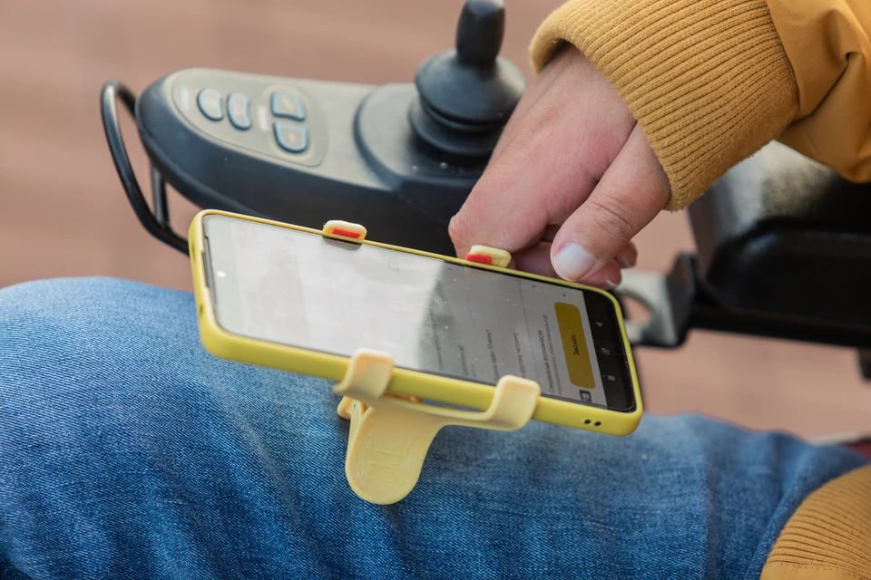 26 жителей ЛНР получили автомобили от СФР в рамках программы реабилитации