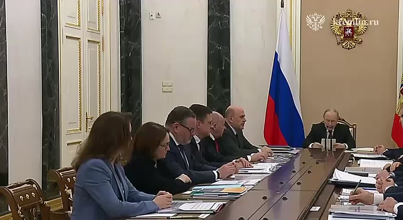 Страховые пенсии по старости будут проиндексированы с 1 января 2026 года на 7,6%, сообщил Президент России Владимир Путин на совещании по экономическим вопросам