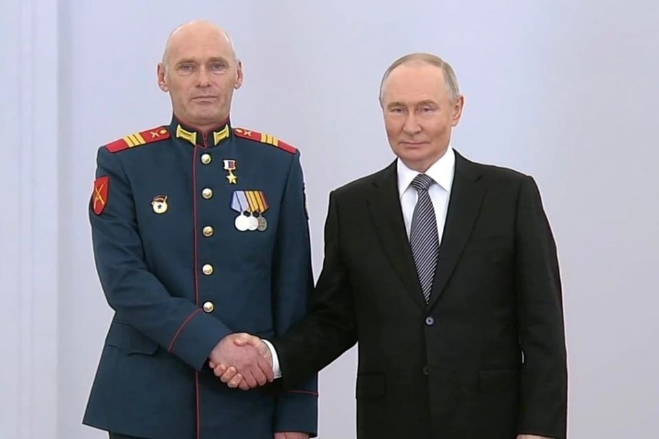 Засияла золотая звезда: Уроженец Краснодона Виталий Кондратов удостоен звания Герой России