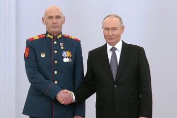 Засияла золотая звезда: Уроженец Краснодона Виталий Кондратов удостоен звания Герой России