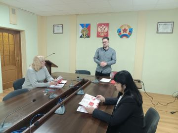 Сегодня в Администрации городского округа город Ровеньки состоялась выездная презентация НКО «Фонд поддержки предпринимательства Луганской Народной Республики» (Центр «Мой бизнес ЛНР»)