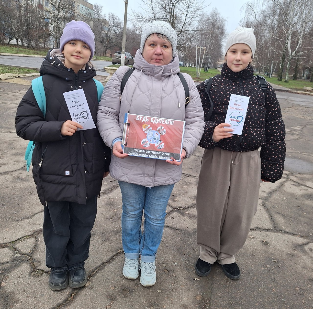 В рамках цикла мероприятий по антитеррористической безопасности сотрудники Кировской центральной городской библиотеки провели акцию "Будь бдителен!"