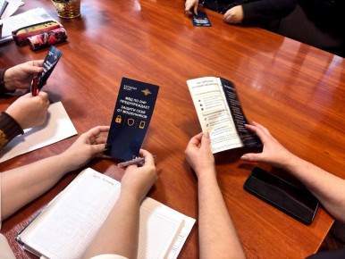 Сегодня, в Ровеньковской школе №12 им. В. Ю. Андреева состоялась важная встреча, направленная на повышение осведомленности и защиту от мошеннических схем