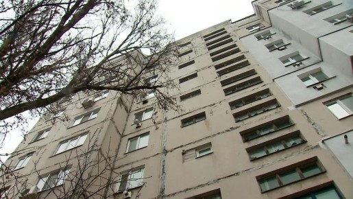 Тюменские строители приступили к подготовке нанесения первого слоя гидроизоляции на первой секции дома № 1 в квартале Советском города Краснодона